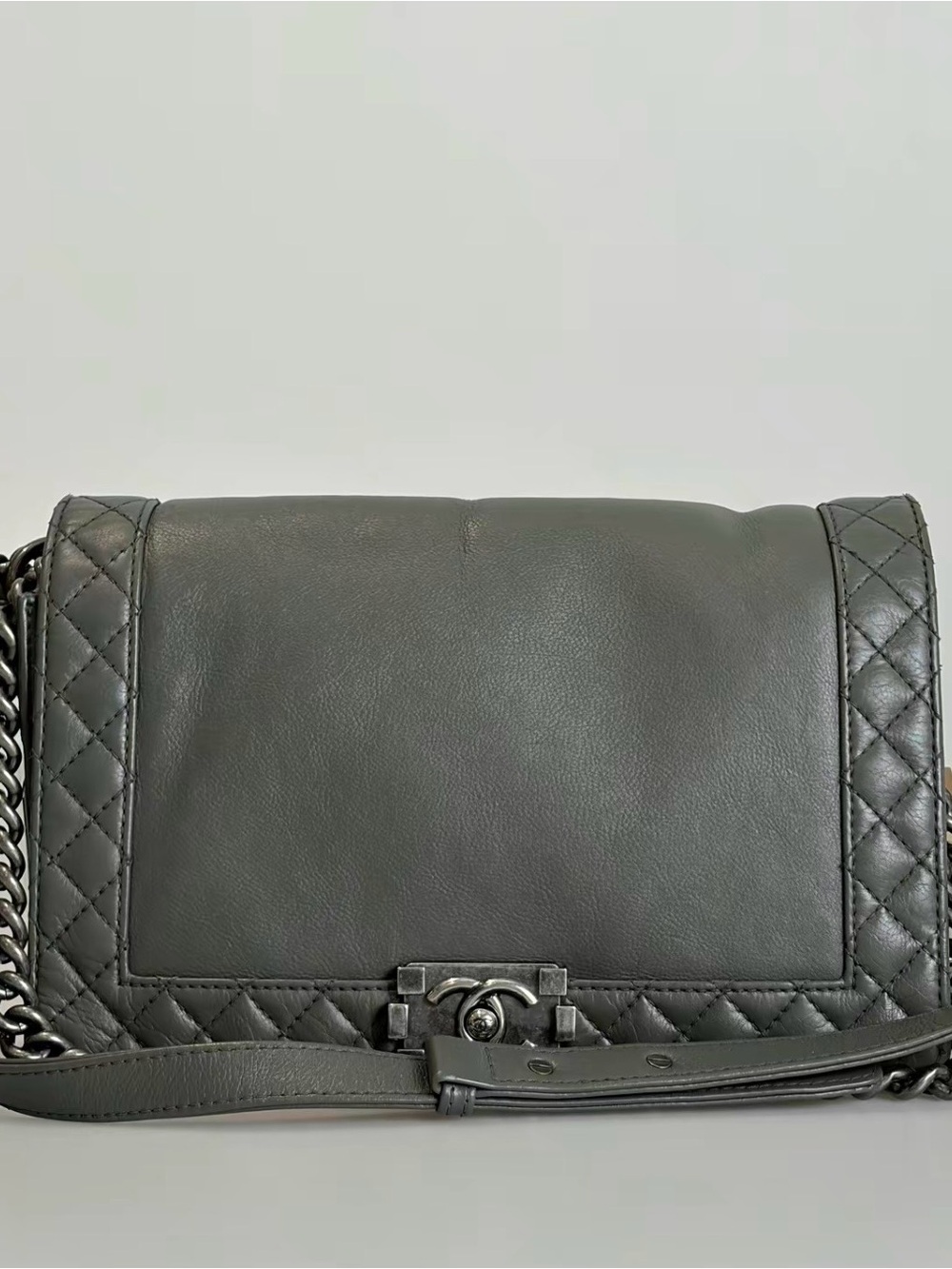 Chanel boy reverso flap new medium